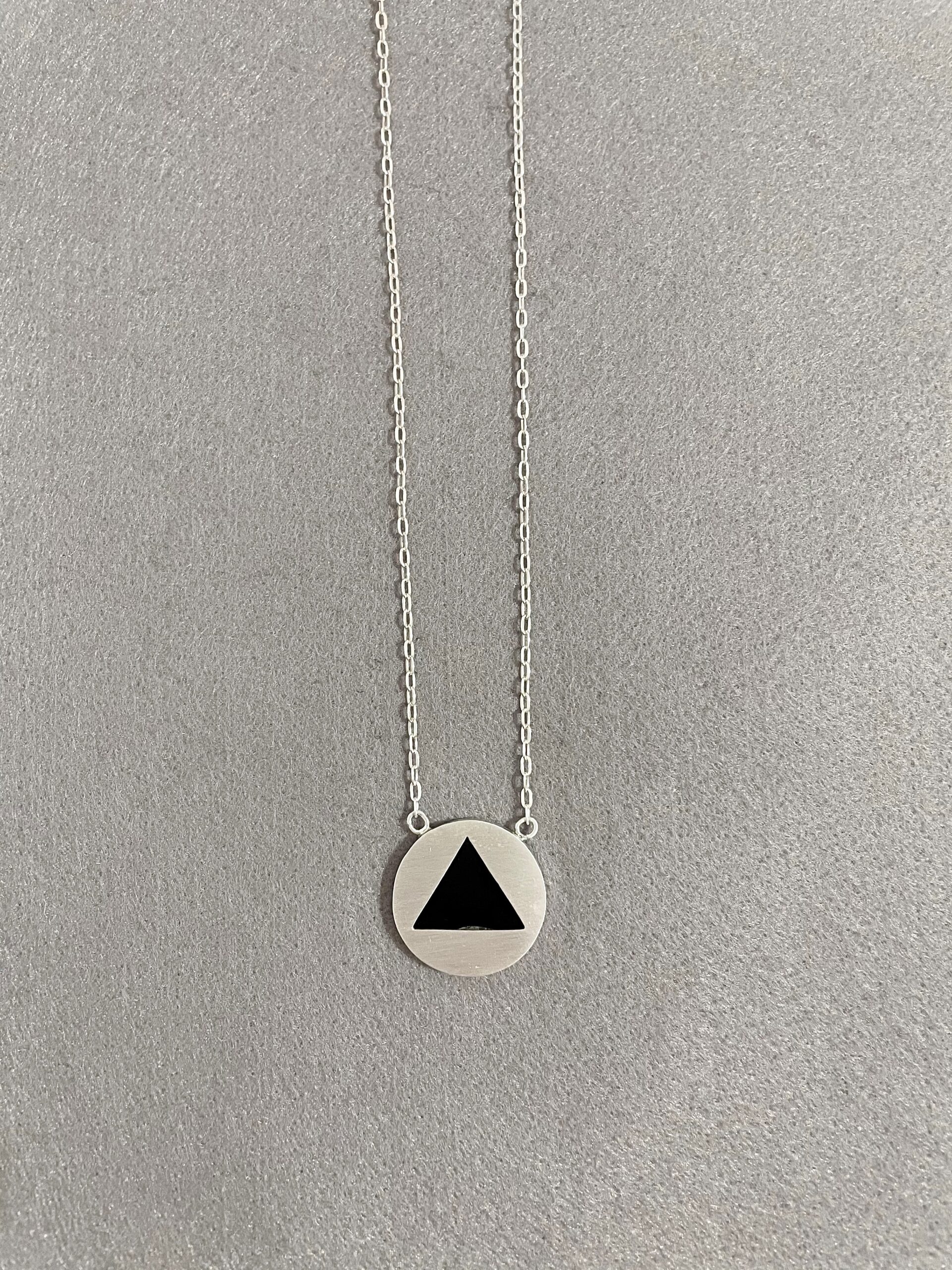 Colar Back To Black M