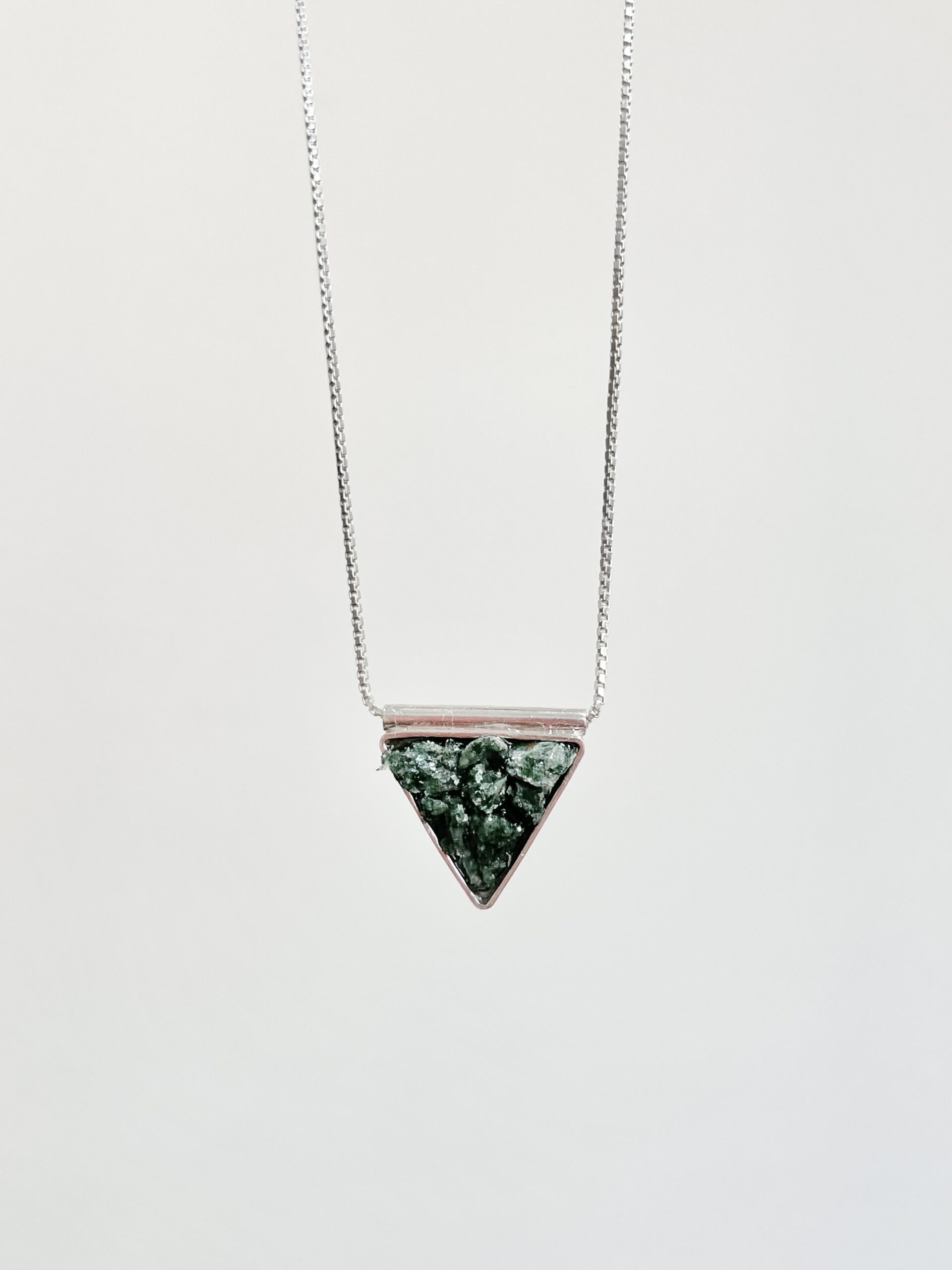 Colar Fragmentos Fucsita