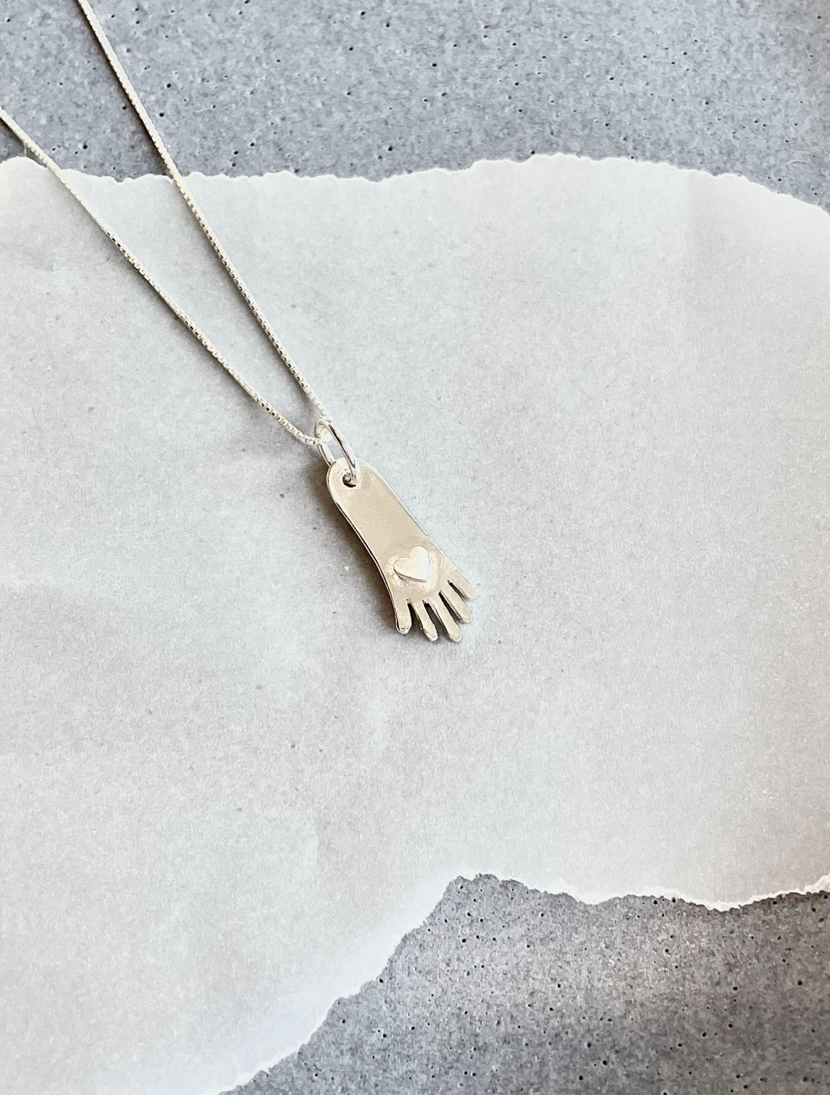 Pendente Coração na Mão