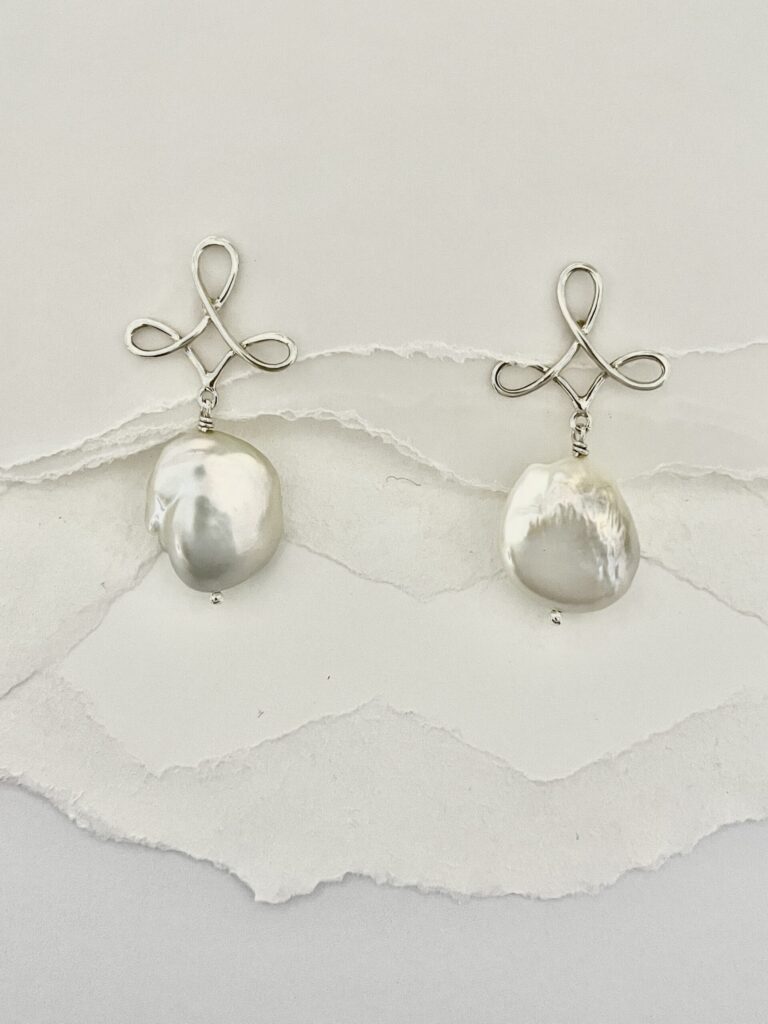 Brinco Entrelace Barroco (Pérola)