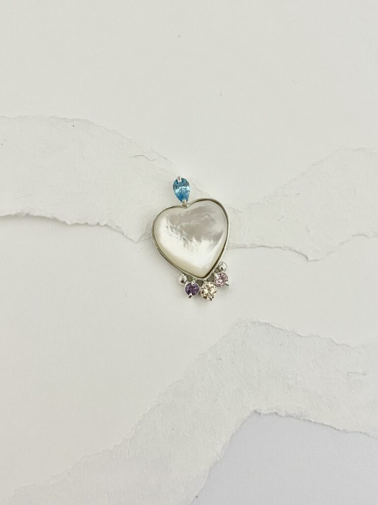 Pendente Amor em Cor 2 (Madrepérola e Zircônias)