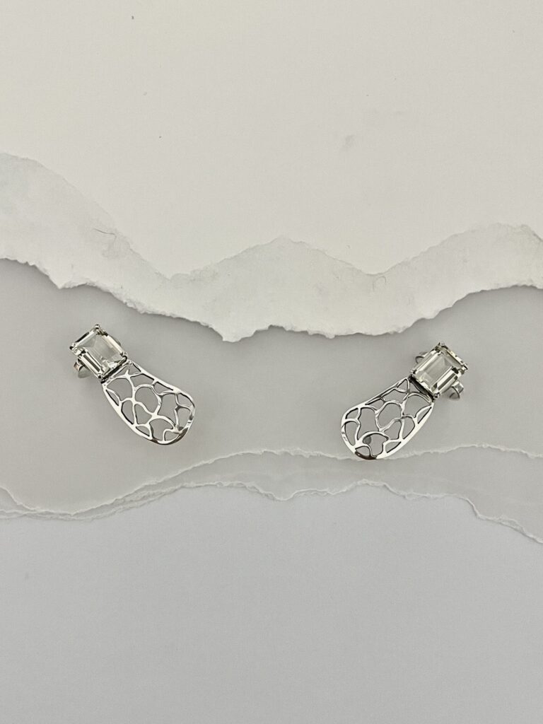 Brinco Abrigo - UNAz Collab Thais