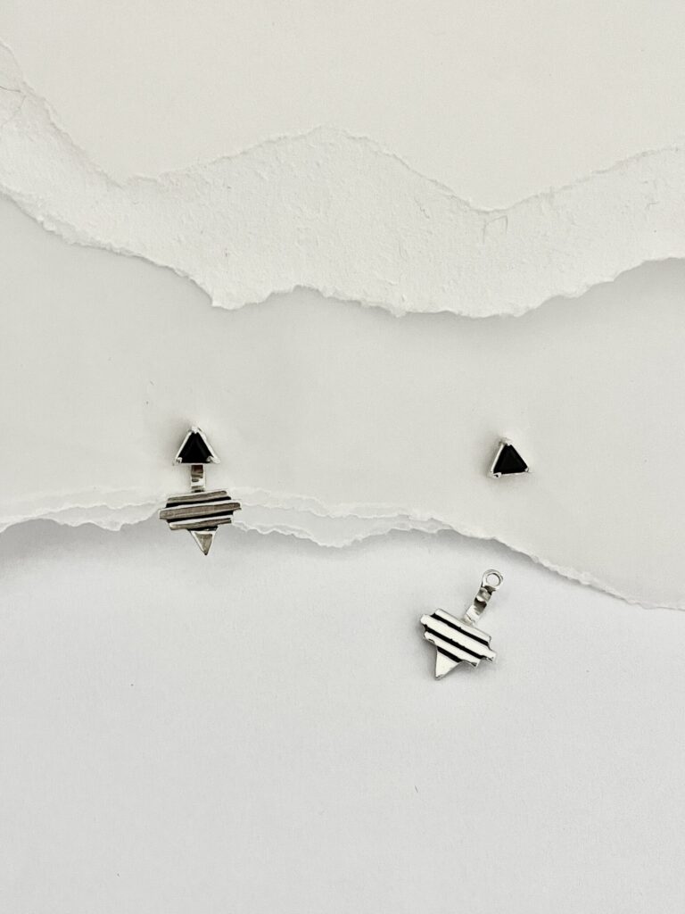 Brinco Linear Petit Black (Ágata)